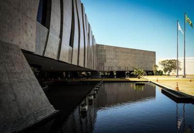 STJ nega pedido de servidor para trabalhar sem comprovante de vacina