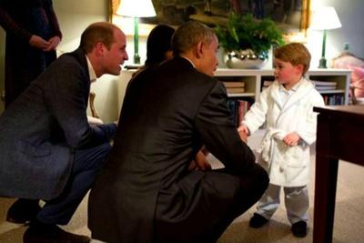 Saiba por que o príncipe William sempre se agacha ao falar com o filho George