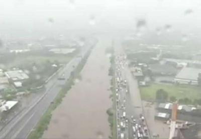 São Paulo amanhece embaixo d"água após temporal