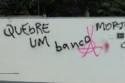 São Paulo amanhece com agências bancárias destruídas e muros pichados