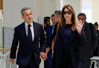 Ex-presidente da França, Sarkozy é condenado a 5 anos de prisão por conspiração