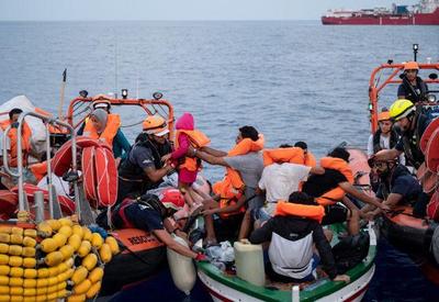 Falta de abordagem da União Europeia intensifica crise migratória no Mediterrâneo