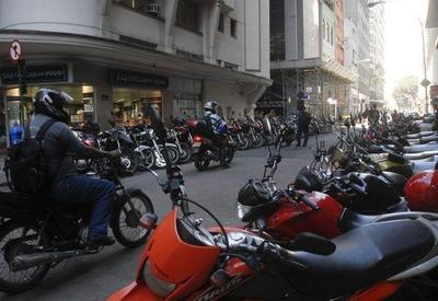 Com alta da gasolina, pedidos por habilitações de moto crescem 65% em SP
