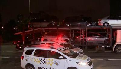 Polícia apreende 72 veículos em operação contra rachas em São Paulo