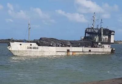 Corpos de quatro tripulantes são encontrados após naufrágio de navio em Pernambuco