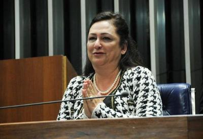 "Não quero o ano da vacina, quero o ano dos vacinados", diz Kátia Abreu