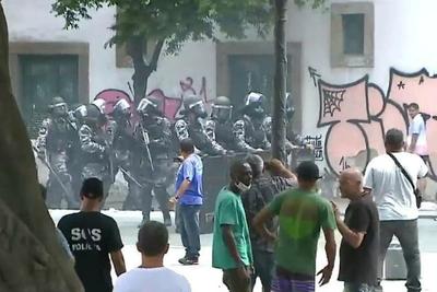 Servidores públicos entram em confronto com a polícia no centro do Rio de Janeiro