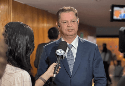 Sóstenes diz que Ramagem teve problema com CNH nos EUA; chefe da PF nega