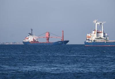 Risco de fechamento de estreito de Ormuz faz preço do petróleo subir