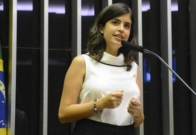 Tabata Amaral defende PL da Misoginia, critica "projeto familiar" de Flávio Bolsonaro e sugere que governo vá às ruas