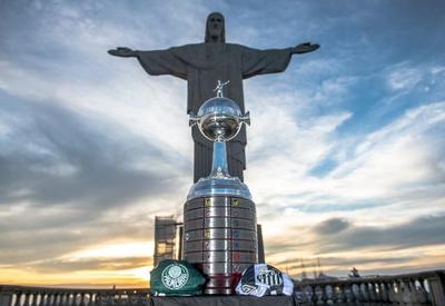 Taça da Libertadores recebe "benção" do Cristo Redentor antes da final