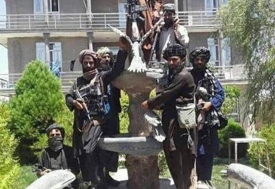 Facebook bane contas ligadas ao grupo Talibã
