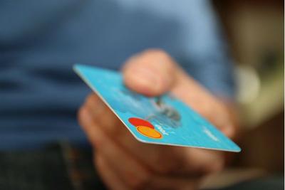 Taxa de inadimplência do cartão de crédito é a menor em sete anos 