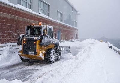 Tempestade de neve cancela voos e suspende aulas nos Estados Unidos