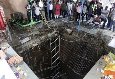 Chão cede e ao menos 13 pessoas morrem em templo da Índia