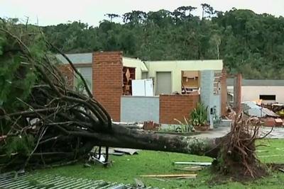 Temporal mata três pessoas e provoca estragos no Rio Grande do Sul