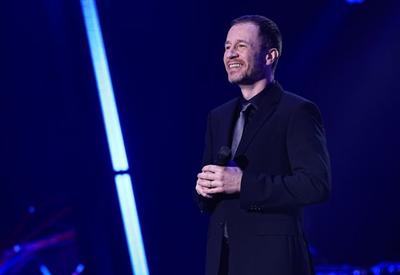 Disney+ e SBT colocam voz de Tiago Leifert no metrô de São Paulo para promover The Voice Brasil