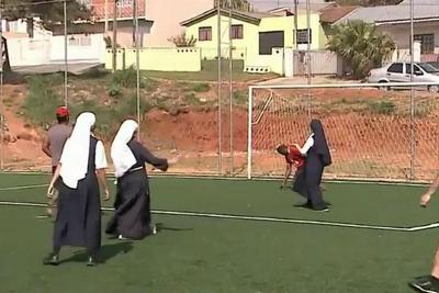 Time formado por irmãs Carmelitas faz sucesso em Ponta Grossa, no Paraná