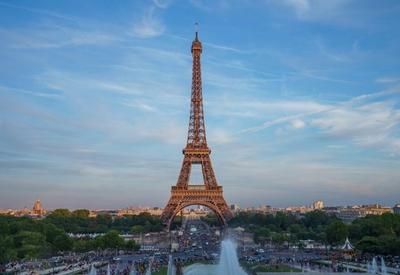 Onda de calor fecha escolas e parte da Torre Eiffel na França