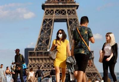 Torre Eiffel é reaberta após ameaça de bomba