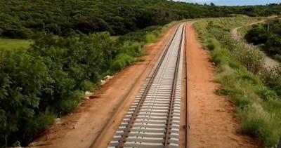 Lula promete concluir obras da Transnordestina em visita à ferrovia no Ceará