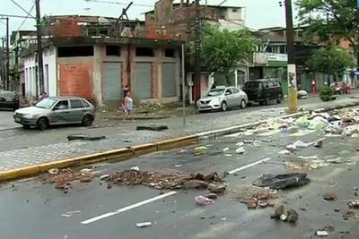 Três cidades do litoral paulista estão sem coleta de lixo por falta de pagamento