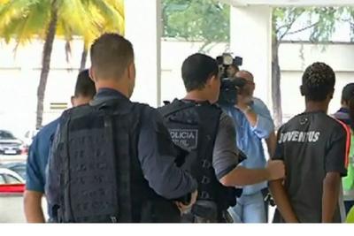 Três criminosos morreram e 12 foram presos em operação no Jacarezinho