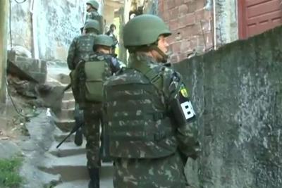Tropas das Forças Armadas retornam à favela da Rocinha