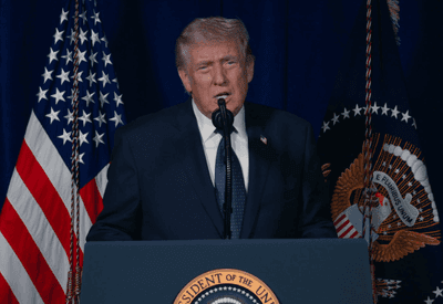 Trump diz que EUA atingiram centenas de alvos no Irã e que comando militar "se foi"