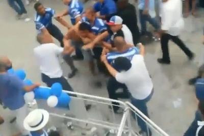 Tumulto durante escolha do samba enredo da Portela