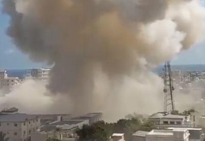 Explosão de carros-bomba deixa ao menos 100 mortos na Somália