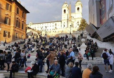 Polícia italiana dispersa aglomeração no centro histórico de Roma