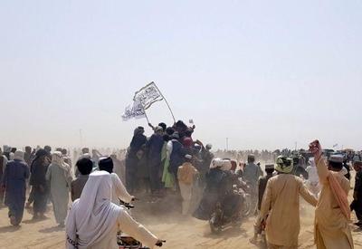 Talibã conquista décima capital provincial do Afeganistão