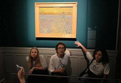 Ativistas jogam sopa de legumes em pintura de Van Gogh na Itália