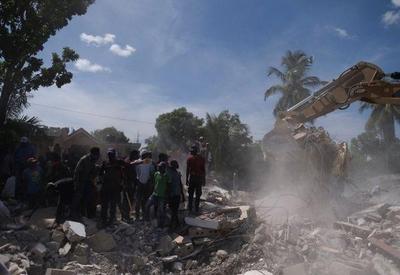 Número de mortos em terremoto no Haiti chega a quase 2 mil