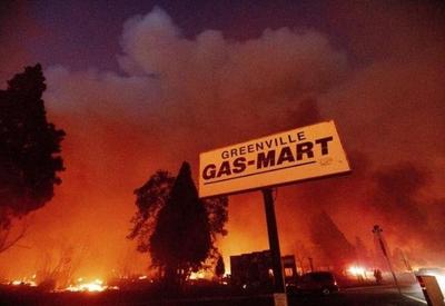 Incêndio florestal na Califórnia já destruiu cerca de 900 casas
