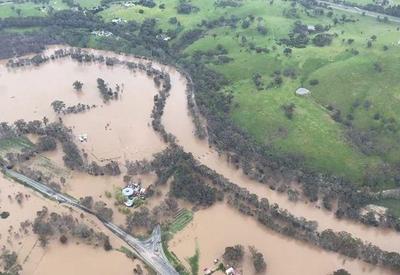 Inundações deixam milhares de deslocados na Austrália