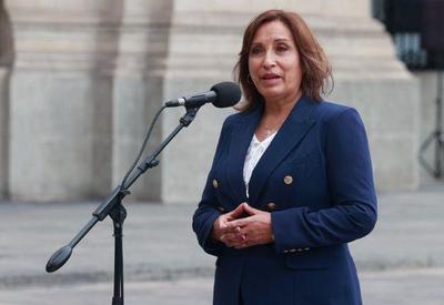 Nova presidente do Peru diz que quer antecipar eleições para abril de 2024