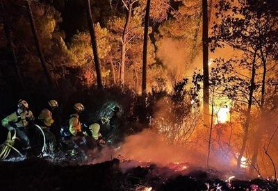 Mais de 600 pessoas são evacuadas na Espanha devido a incêndio florestal