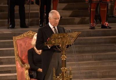 Rei Charles III discursa ao parlamento britânico pela primeira vez