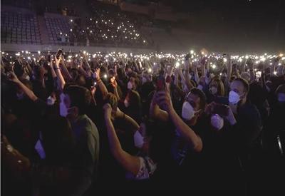 Apenas 6 dos 5 mil participantes de show em Barcelona contraem covid