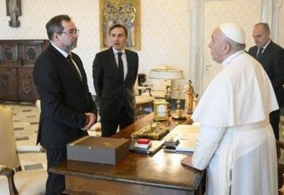 Papa recebe embaixador ucraniano para discutir possível visita à Kiev