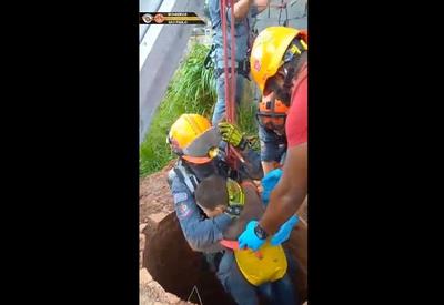 Menino de 7 anos cai em poço de 24 metros e é resgatado por bombeiros