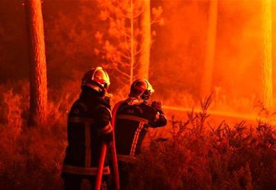 Países europeus enviam ajuda para controlar incêndio florestal na França