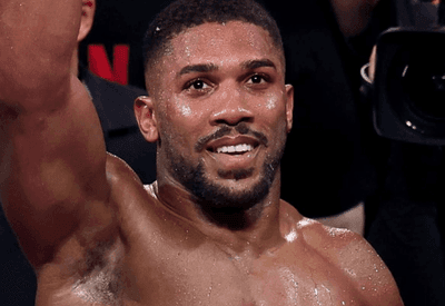 Anthony Joshua, boxeador britânico, se envolve em acidente com duas mortes na Nigéria