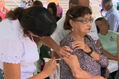 Unidade móvel reforça a vacinação contra a febre amarela em Santos