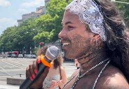 Imagem da notícia A artista Uýra Sodoma durante apresentação na capital americana | Patricia Vasconcellos/ SBT News