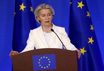 Presidente da Comissão Europeia se reúne com Trump para negociar tarifaço