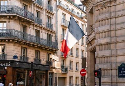 França suspende obrigatoriedade do uso de máscara e toque de recolher