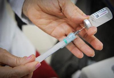 Estados poderão adotar critério de idade para vacinação contra covid